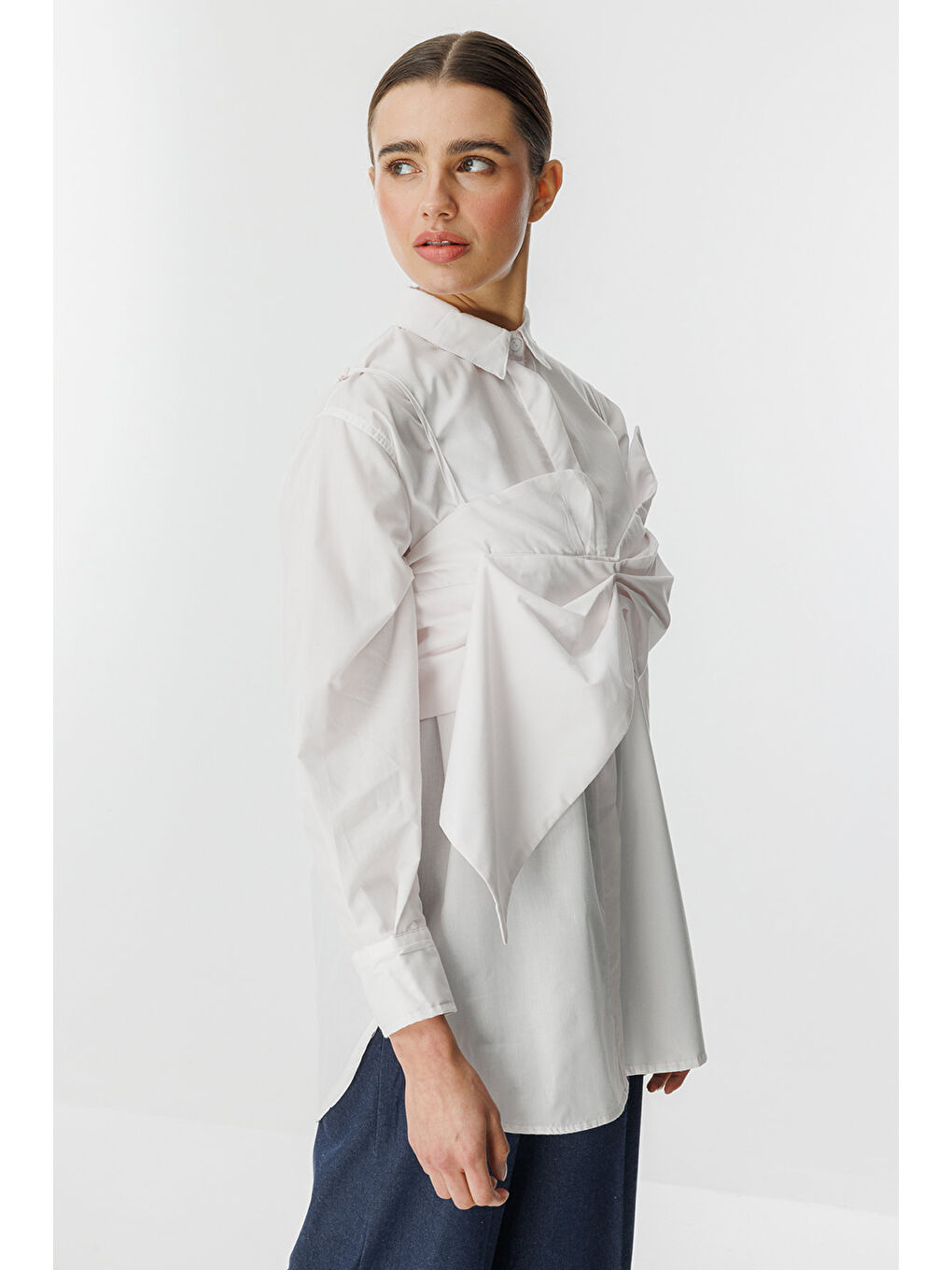 Fiyonk Detaylı Beyaz Gömlek-3