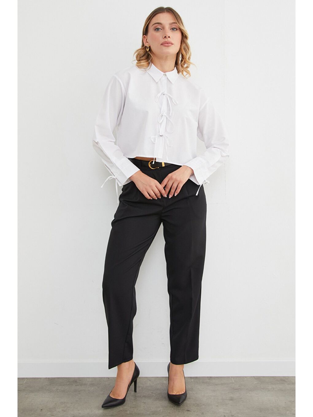 Beyaz Önü Bağlamalı Düğmeli Crop Gömlek-3