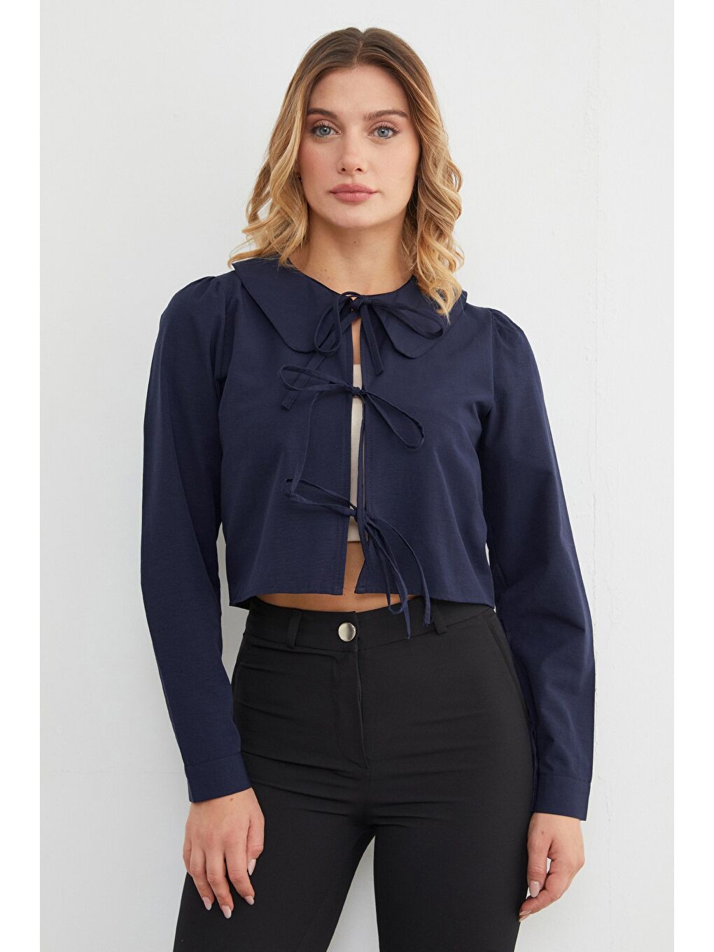 Lacivert Bebe Yaka Önden Bağlamalı Crop Bluz-1