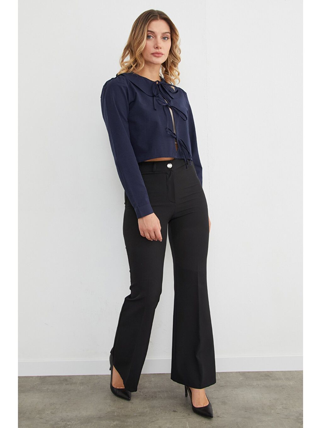 Lacivert Bebe Yaka Önden Bağlamalı Crop Bluz-2