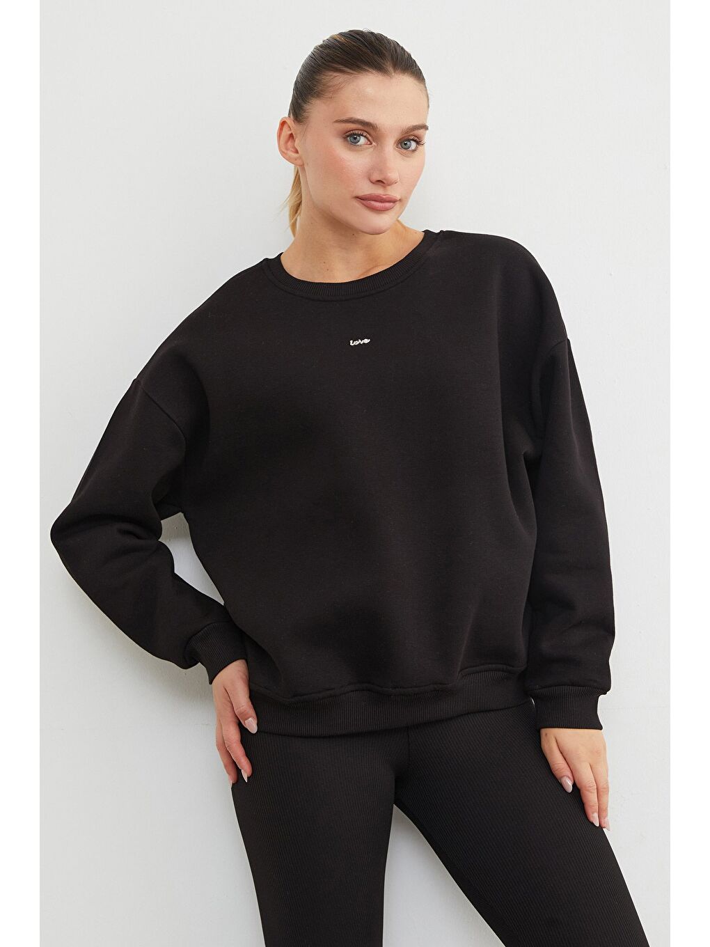 Siyah Love Aksesuarlı Bisiklet Yaka Oversize Sweatshirt