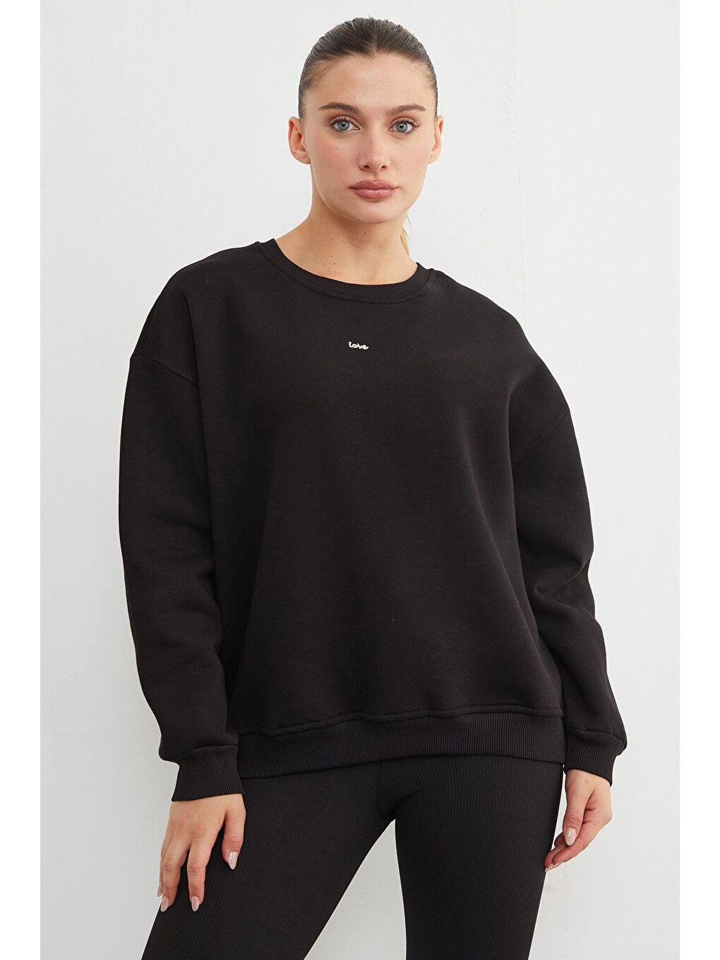 Siyah Love Aksesuarlı Bisiklet Yaka Oversize Sweatshirt-1