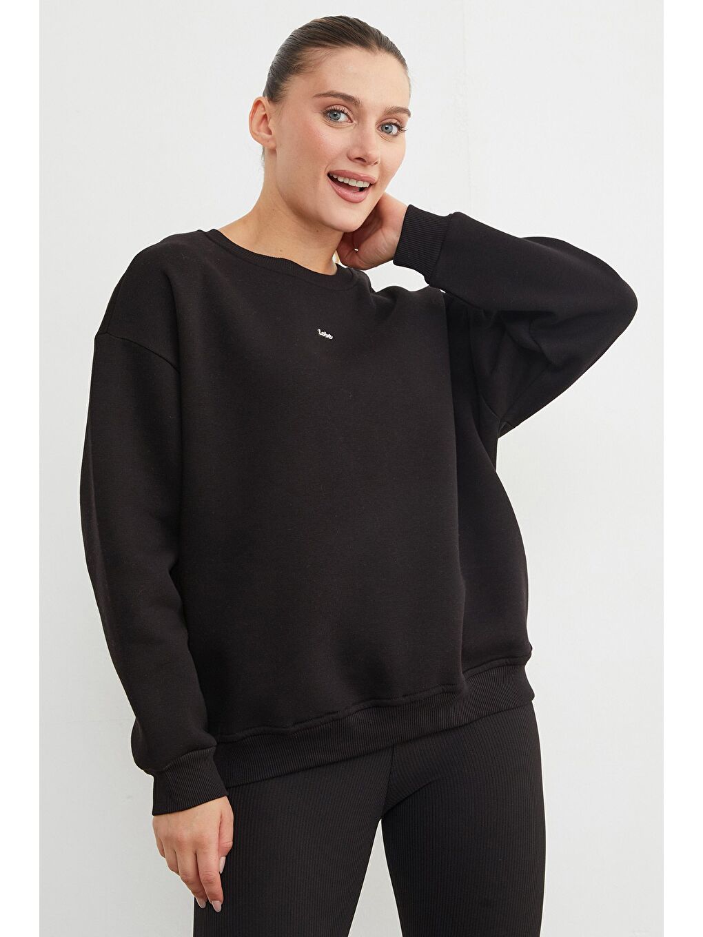 Siyah Love Aksesuarlı Bisiklet Yaka Oversize Sweatshirt-3