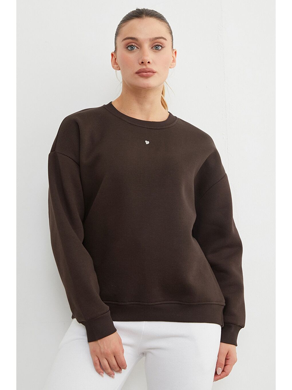 Kahverengi 3 İplik Taşlı Kalp Detaylı Oversize Sweatshirt