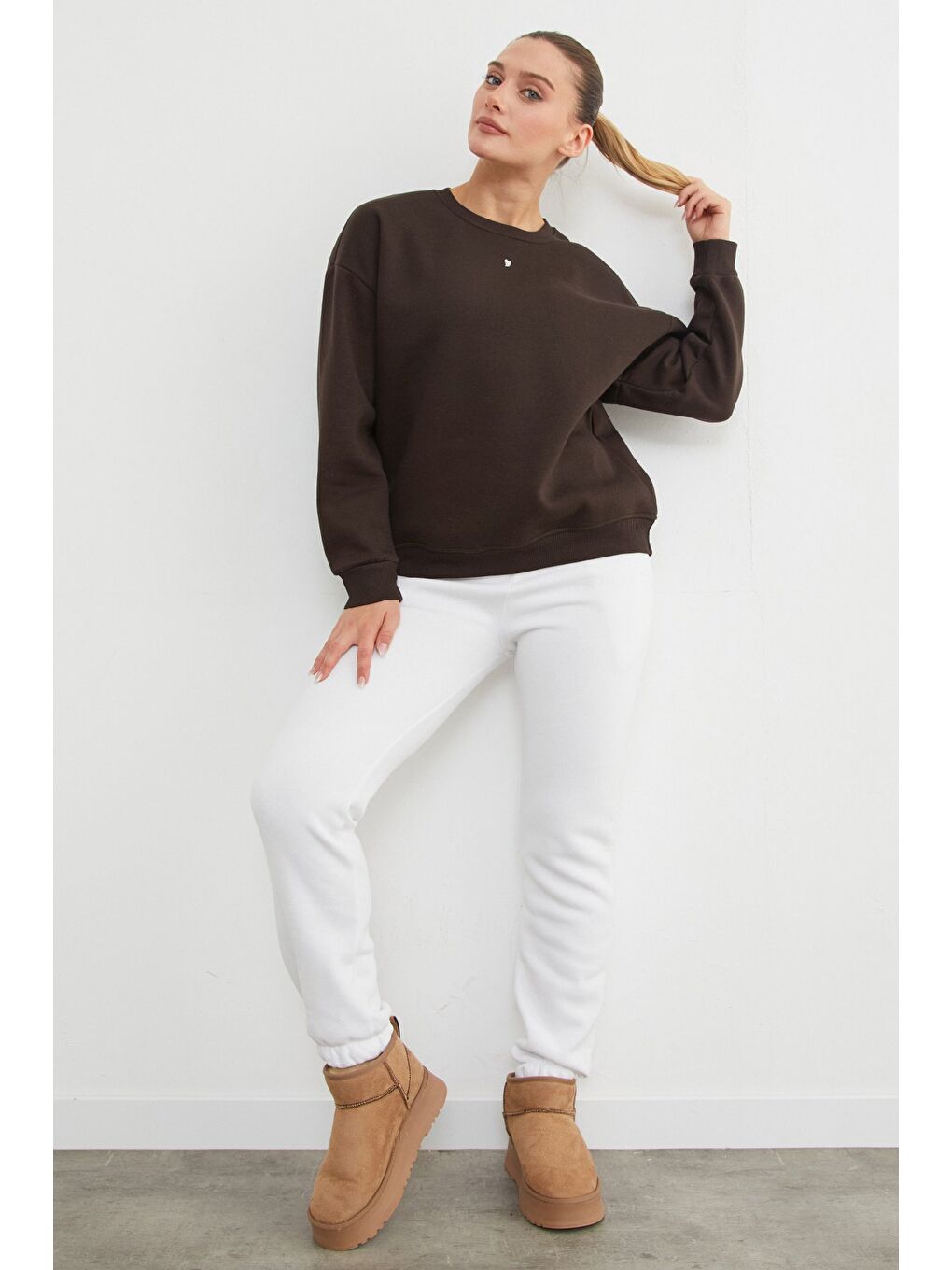 Kahverengi 3 İplik Taşlı Kalp Detaylı Oversize Sweatshirt-2