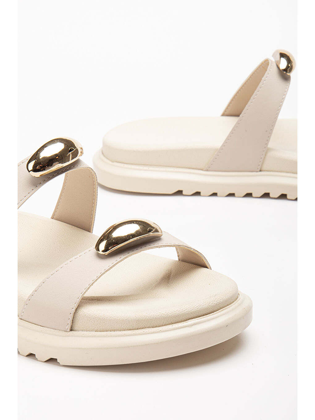 Kadın Bej Çift Bantlı Toka Detaylı Terlik-3