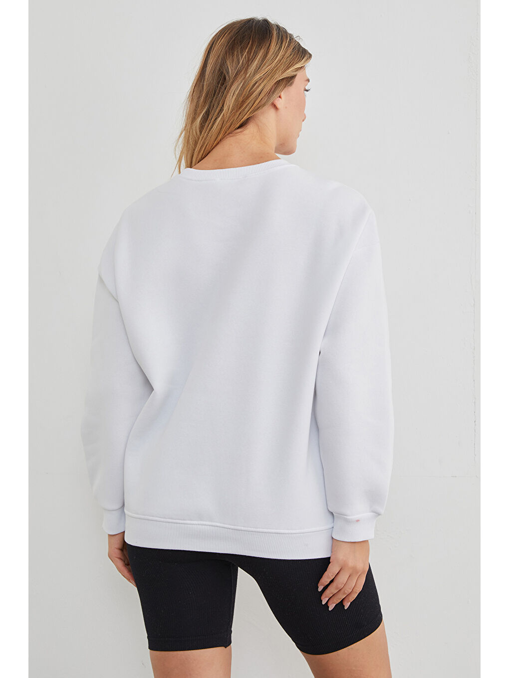 Beyaz 3 İplik Taşlı Kalp Detaylı Oversize Sweatshirt-2