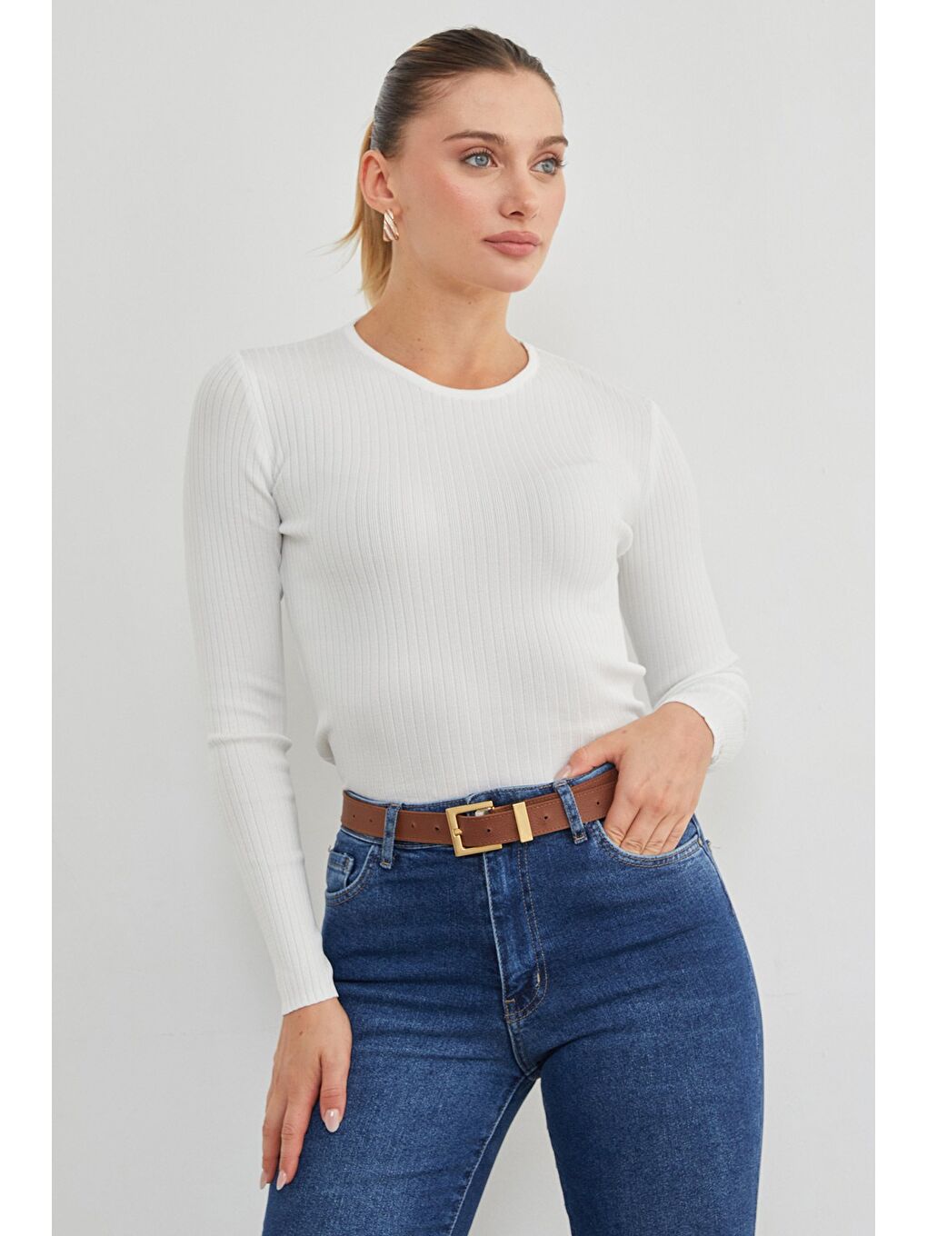 Beyaz Fitilli Bisiklet Yaka İnce Triko Kazak