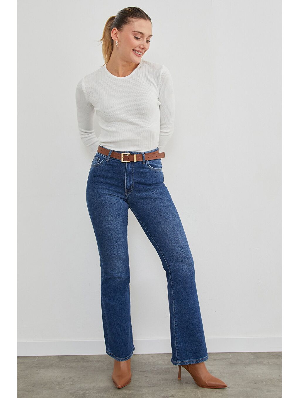 Beyaz Fitilli Bisiklet Yaka İnce Triko Kazak-1