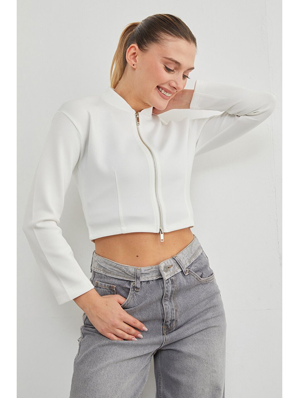 Beyaz Fermuarlı Hakim Yaka Crop Spor Ceket-2