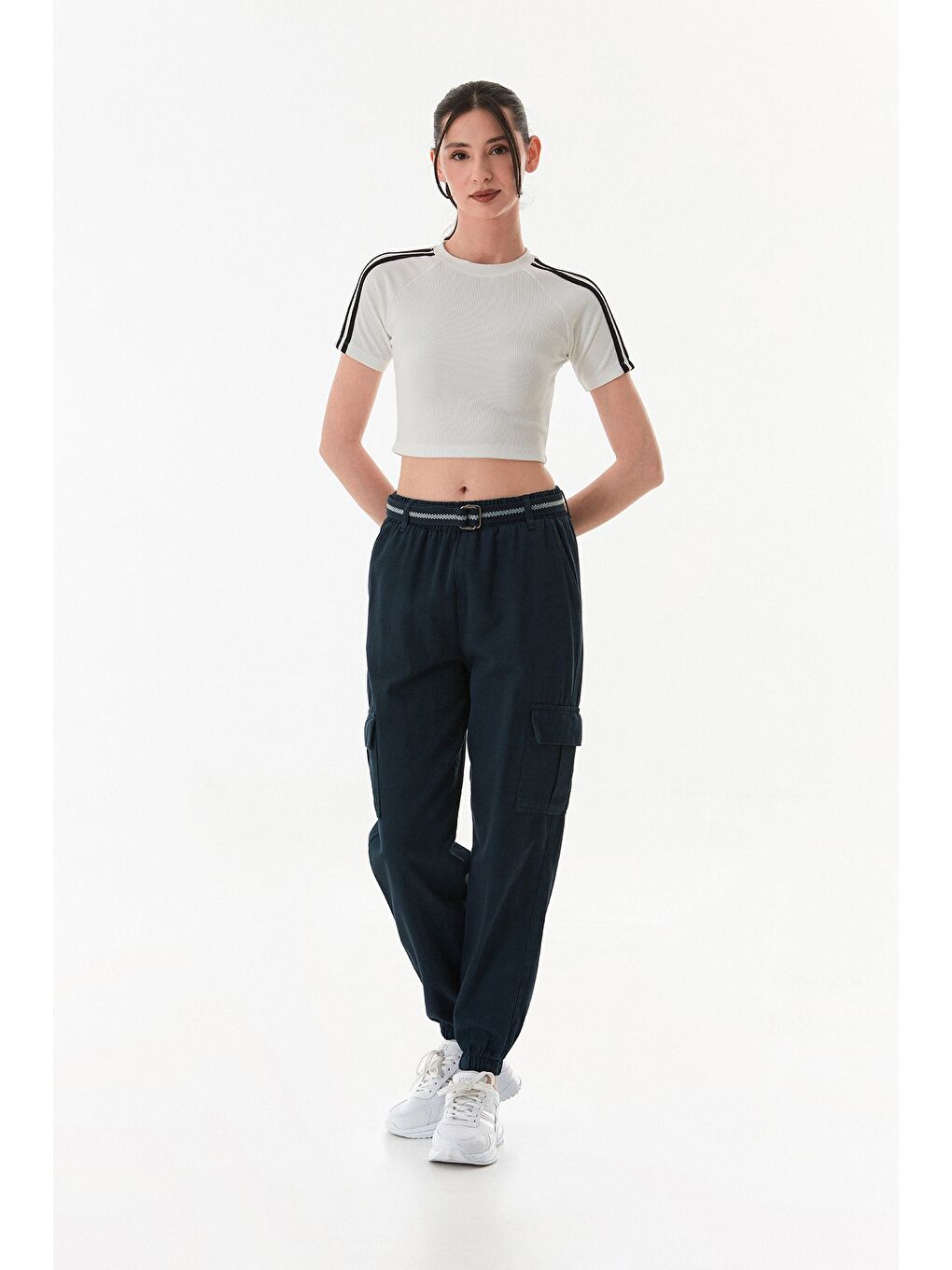 Beyaz Fitilli Kolları Şeritli Crop Tişört-2