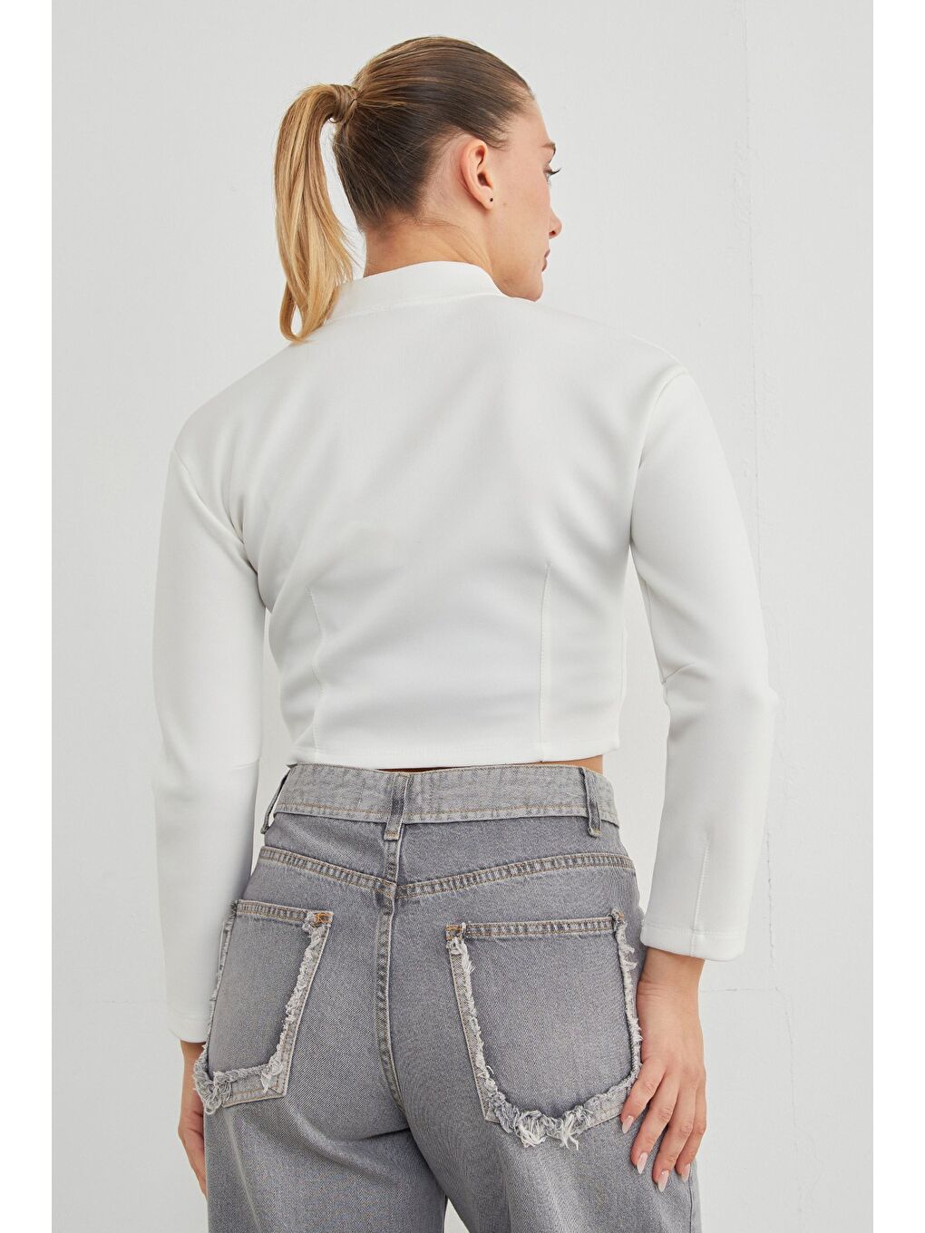 Beyaz Fermuarlı Hakim Yaka Crop Spor Ceket-4