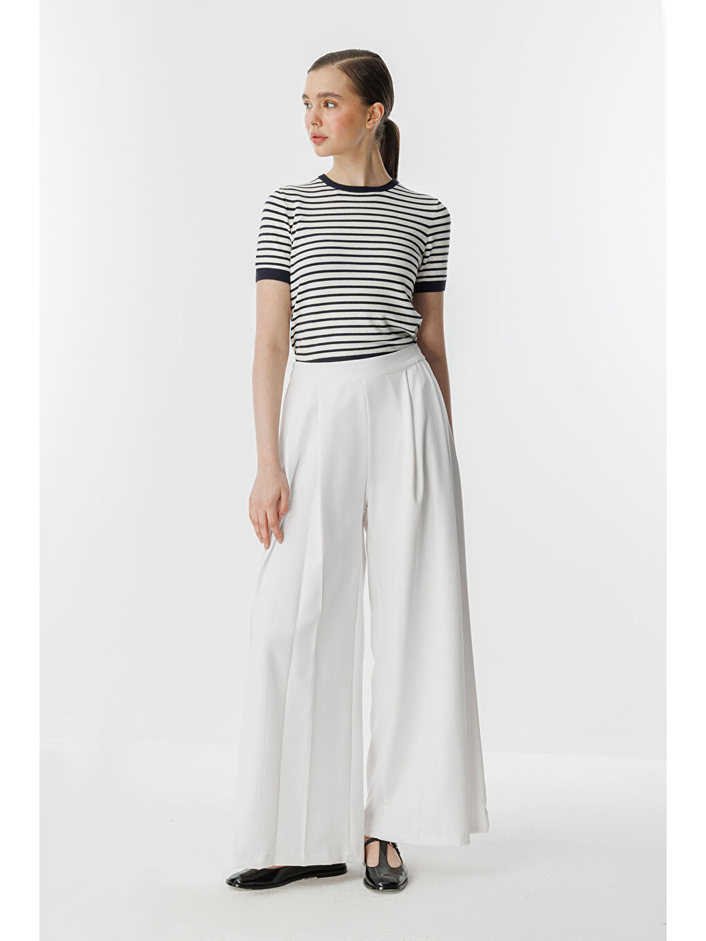 Önden Çift Pileli Beyaz Pantolon