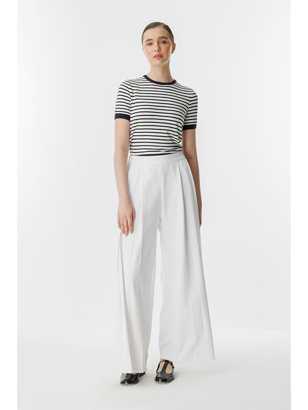 Önden Çift Pileli Beyaz Pantolon-1