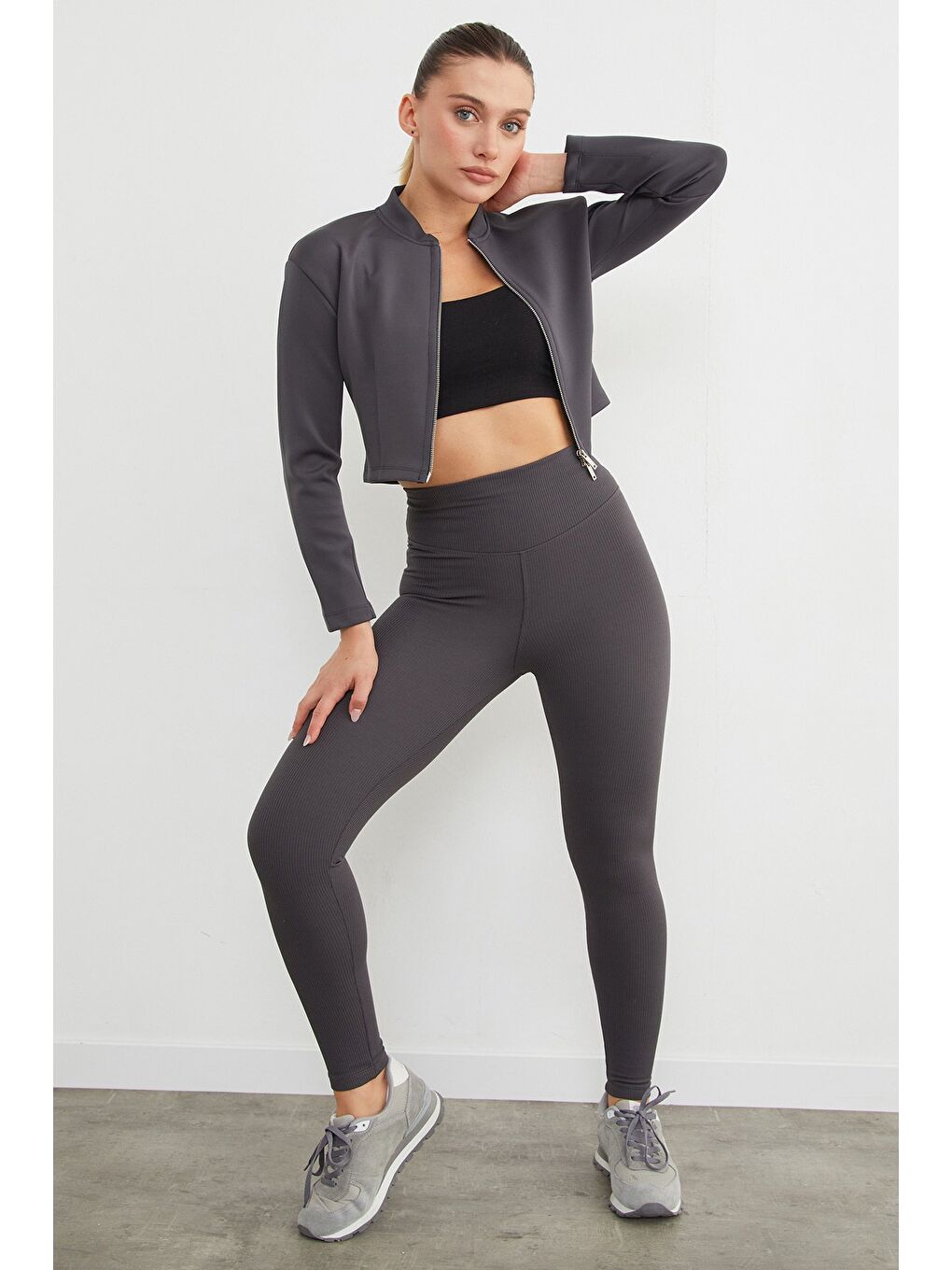 Antrasit Fermuarlı Hakim Yaka Crop Spor Ceket-1