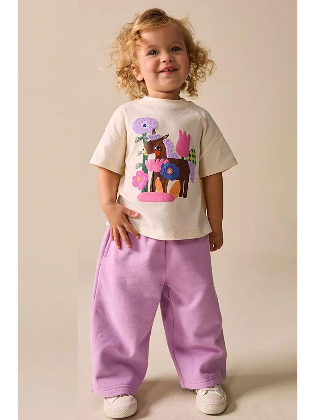 Beyaz Kız Çocuk Süzene Detaylı Baskılı Cepli Geniş Paçalı Altüst Takım