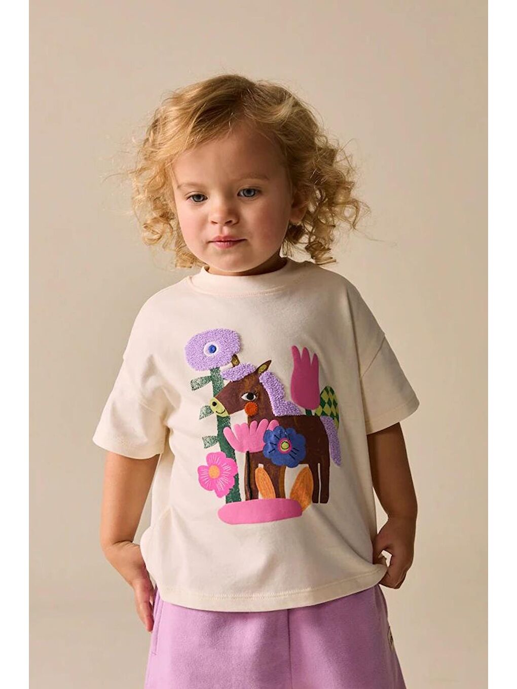 Beyaz Kız Çocuk Süzene Detaylı Baskılı Cepli Geniş Paçalı Altüst Takım-1