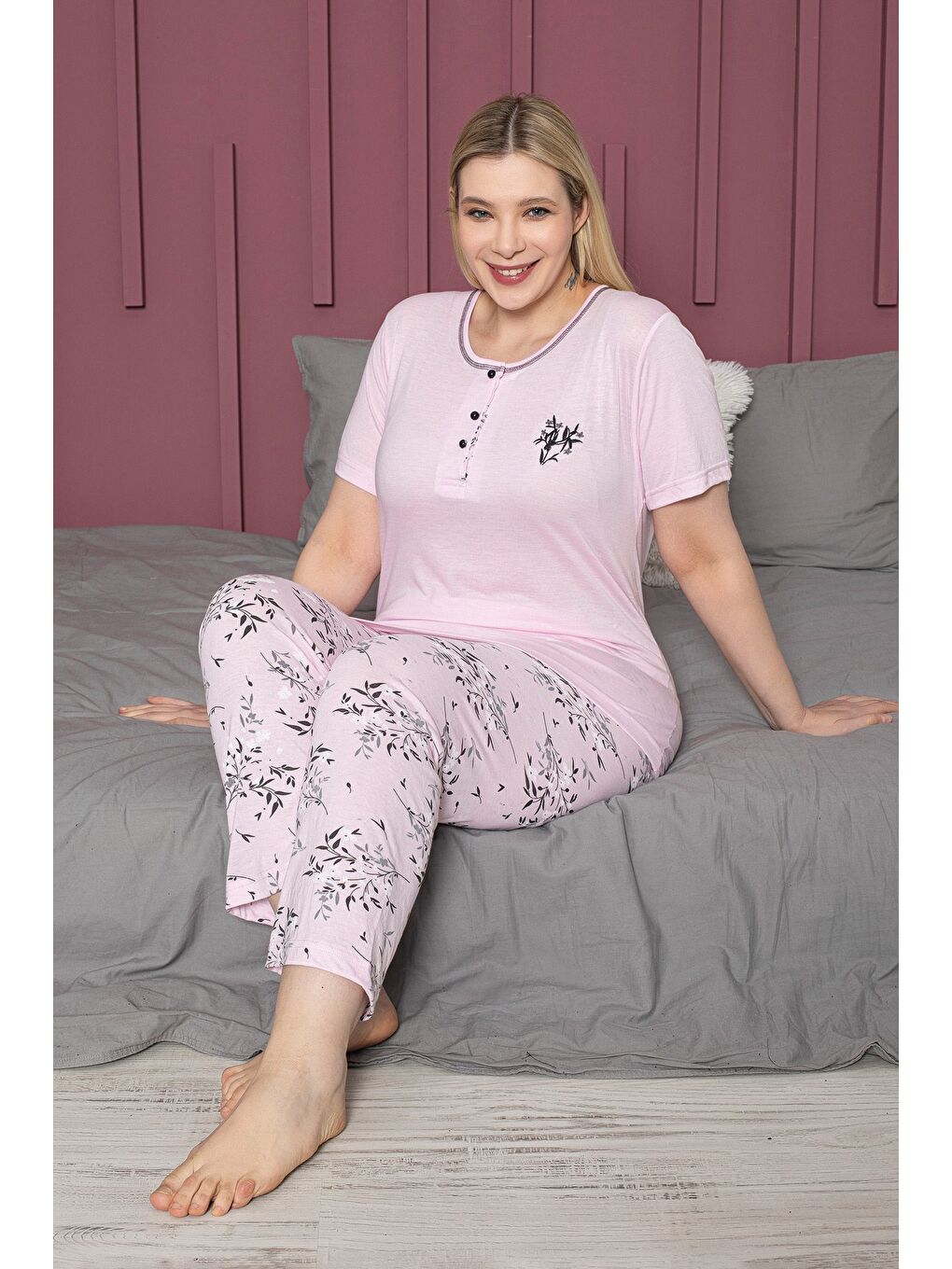 Pembe Büyük Beden Çiçek Desenli Kısa Kollu Pijama Takımı