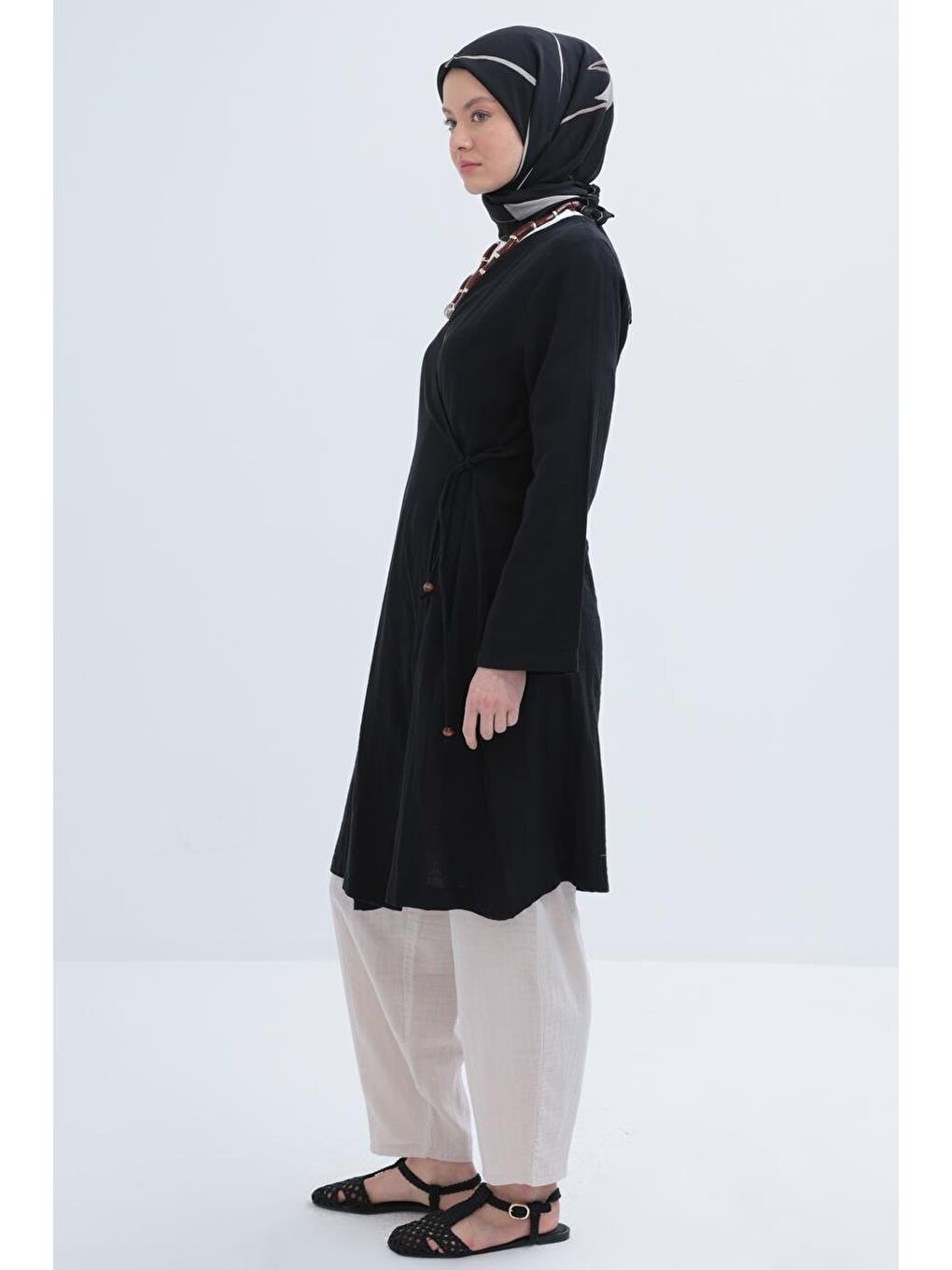 Siyah-Belden Bağlamalı Müslin Kap-2