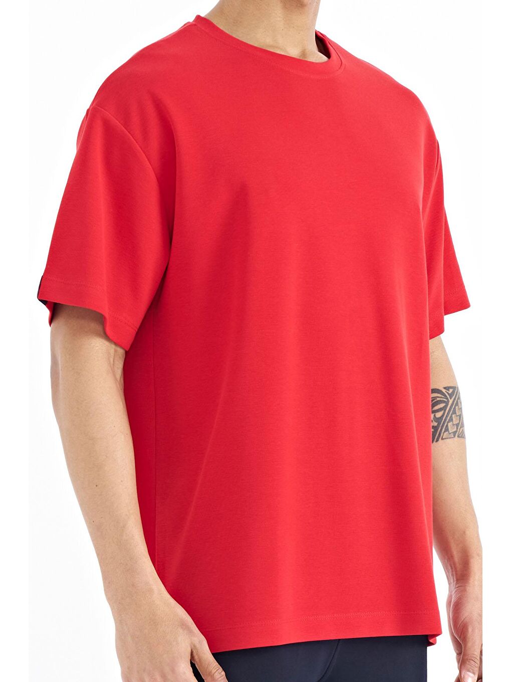 TOMMYLIFE Kırmızı Kol Arma Detaylı Basic Oversize Erkek T-Shirt - 88193 - 2