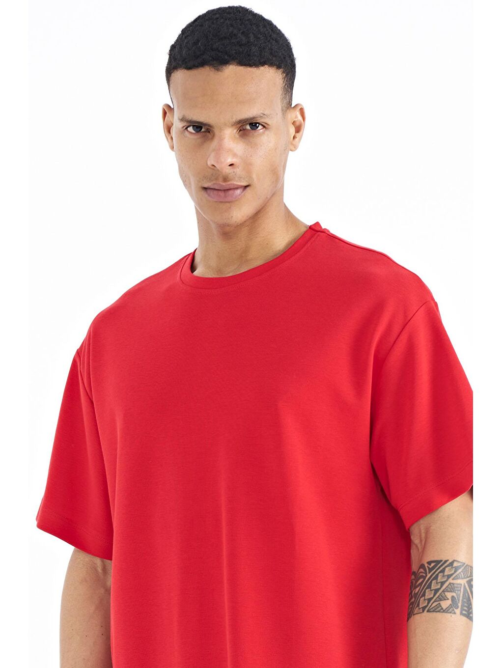 TOMMYLIFE Kırmızı Kol Arma Detaylı Basic Oversize Erkek T-Shirt - 88193 - 4