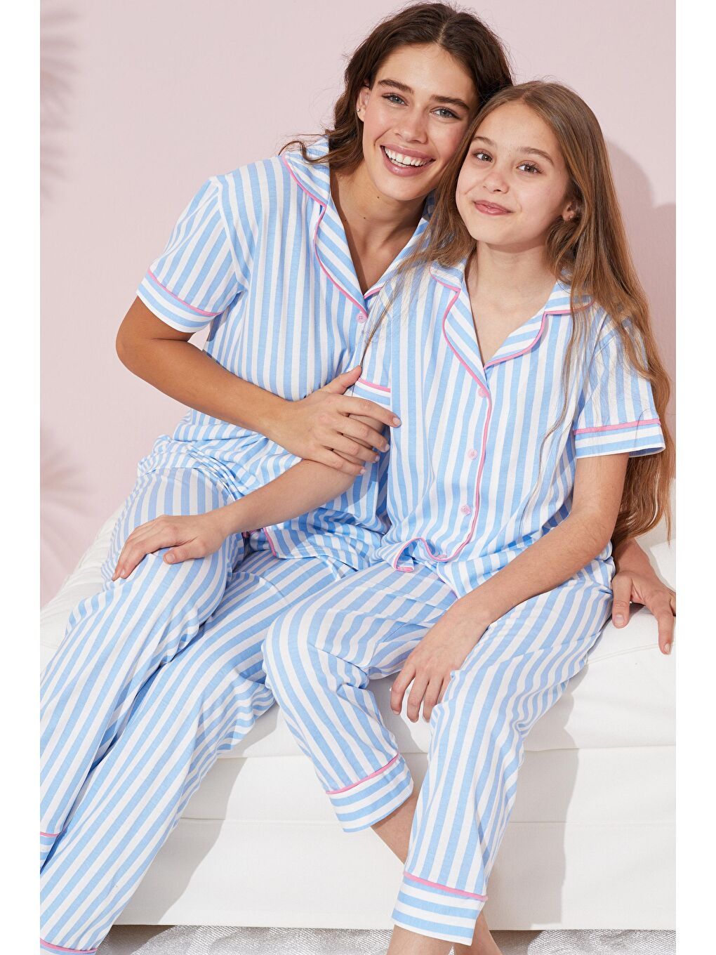 Mavi Beyaz Çizgi Desenli Düğmeli Biyeli Örme Pijama Takım-1