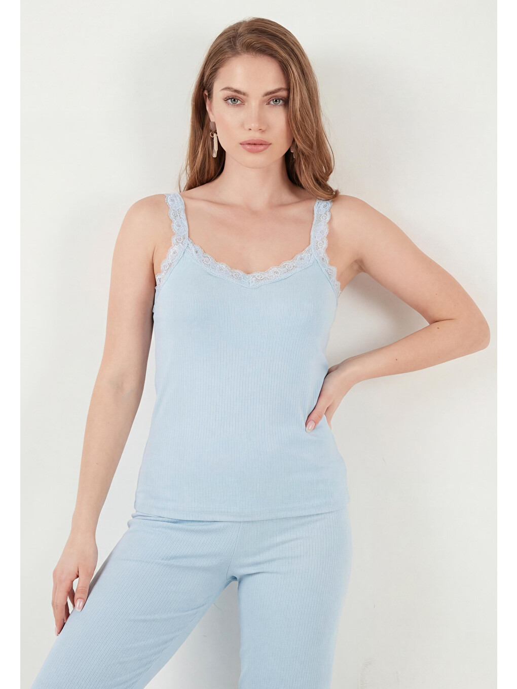 Mavi Regular Fit Güpür Detaylı Askılı Yuvarlak Yaka Kadın Pijama Takımı 65770822-1