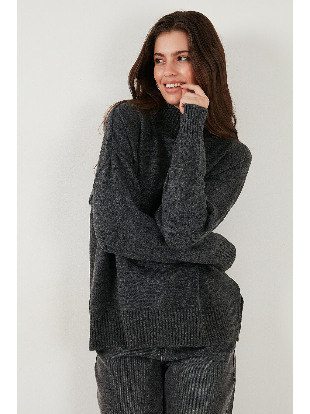 Antrasit Premium Oversize Fit Balıkçı Yaka Yumuşak Dokulu Triko Kazak 680kz00469-2