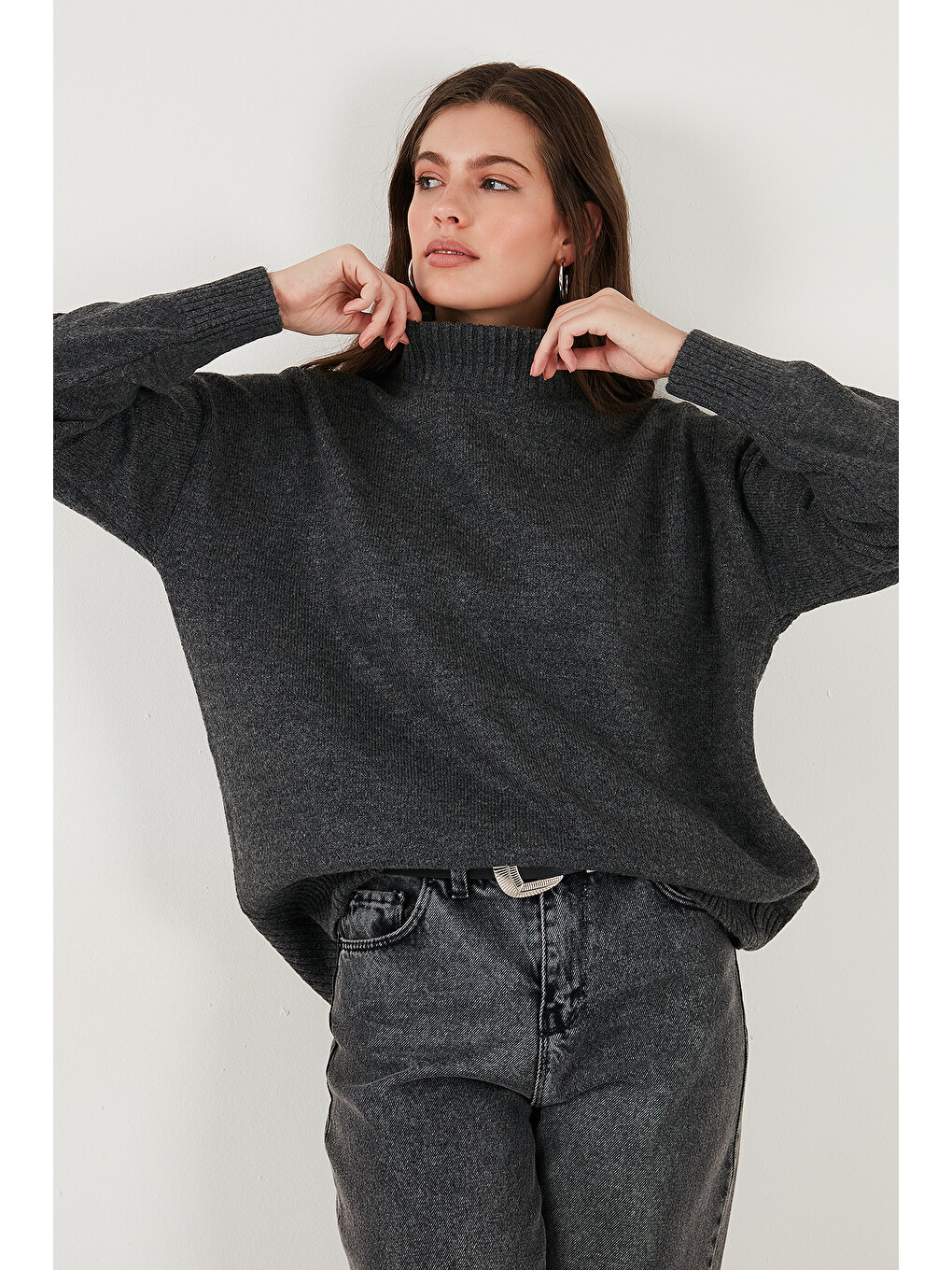 Antrasit Premium Oversize Fit Balıkçı Yaka Yumuşak Dokulu Triko Kazak 680kz00469-5