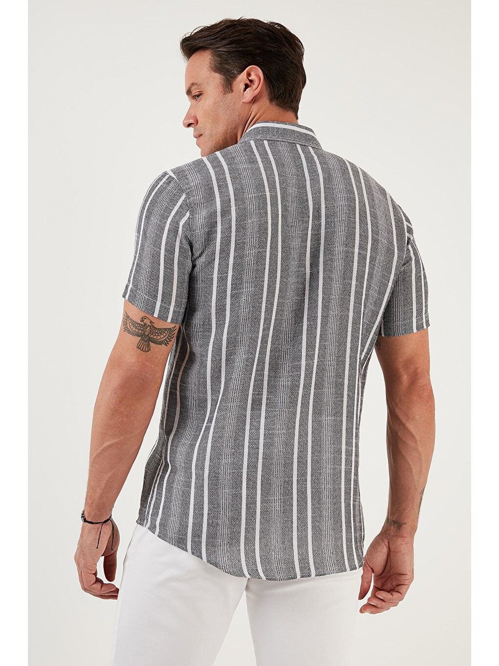 Siyah İnce Çizgili Düğmeli Yaka %100 Pamuk Slim Fit Gömlek CF23S116097-4