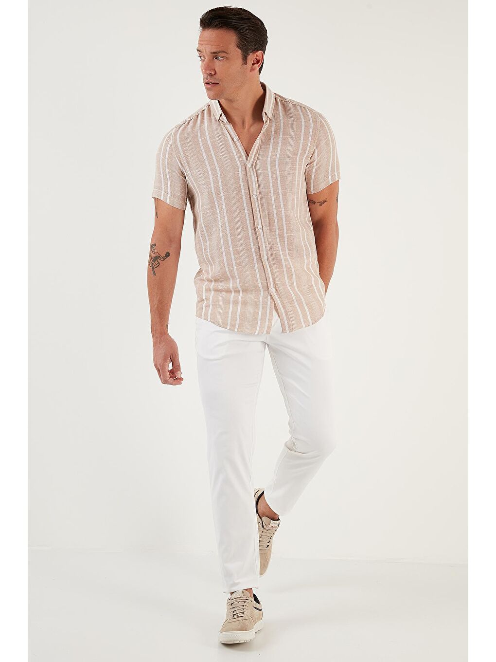 Ekru İnce Çizgili Düğmeli Yaka %100 Pamuk Slim Fit Gömlek CF23S116097-3