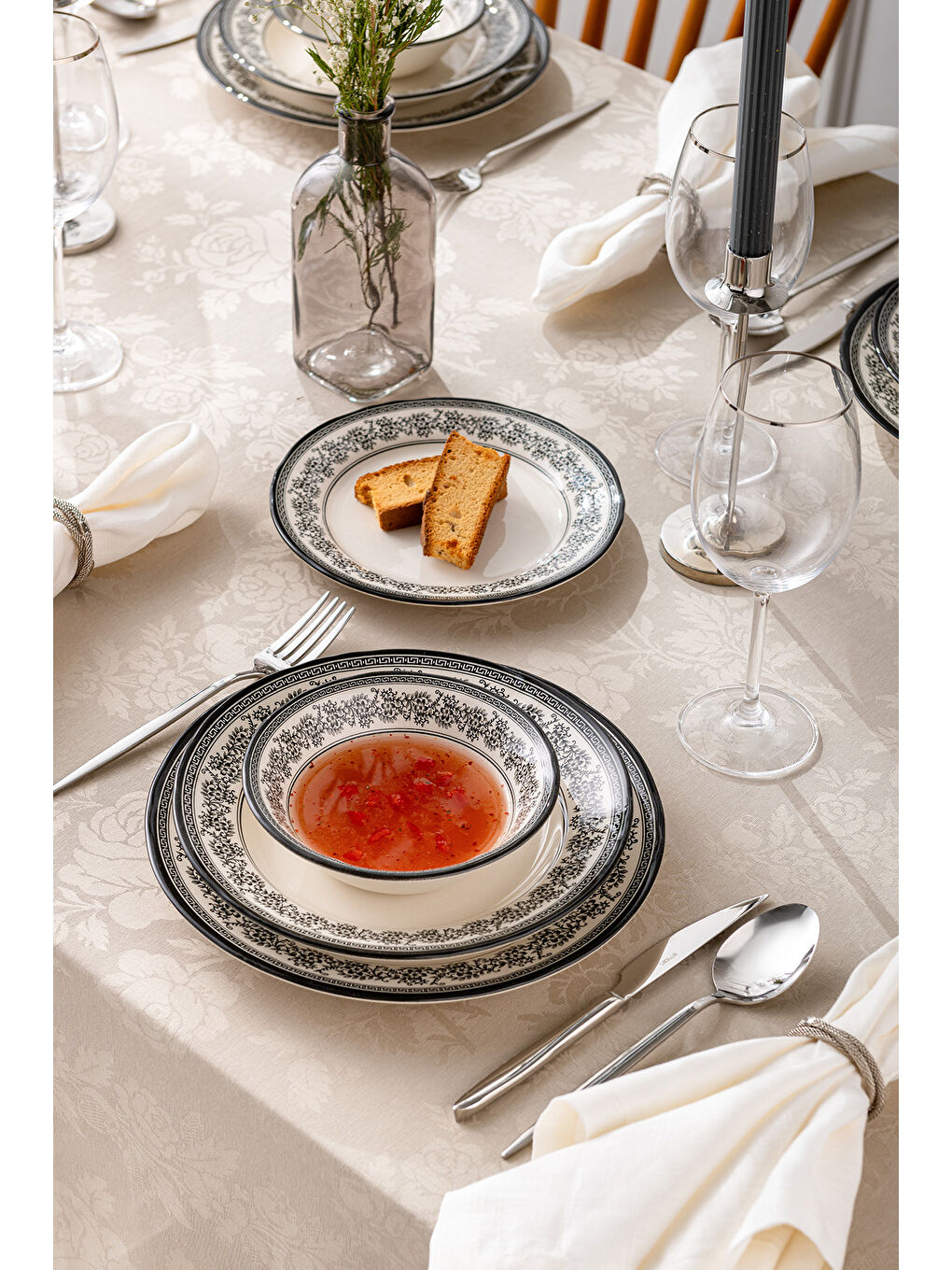 Beyaz Arya 24 Parça 6 Kişilik Yemek Takımı Siyah-3