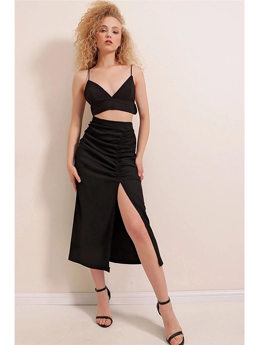 Siyah Derin Yırtmaçlı Elastanlı Büzgülü Kalem Etek