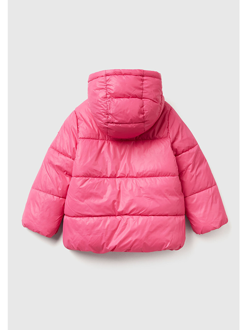Kız Çocuk Pembe Kolu Logo Detaylı Yama Cepli Kapüşonlu Sentetik Dolgulu Mont-1