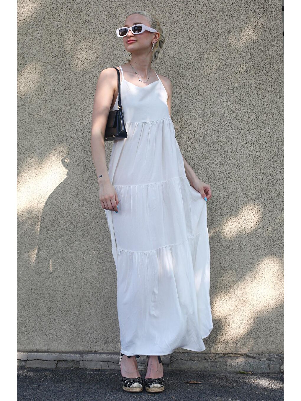 Beyaz Sırt Dekolteli Pileli Uzun Elbise-4