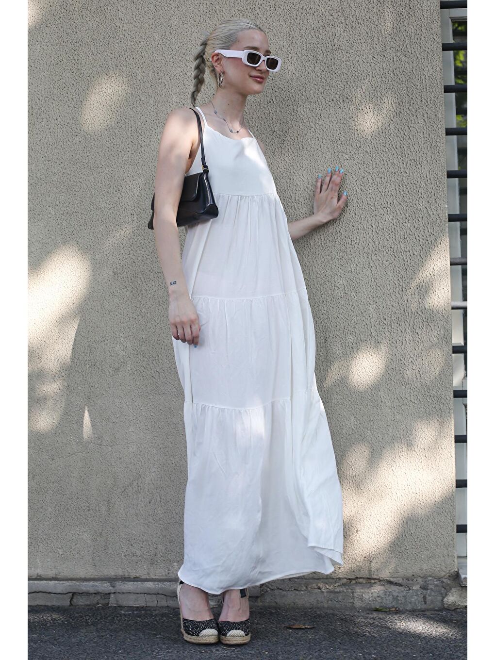 Beyaz Sırt Dekolteli Pileli Uzun Elbise-3