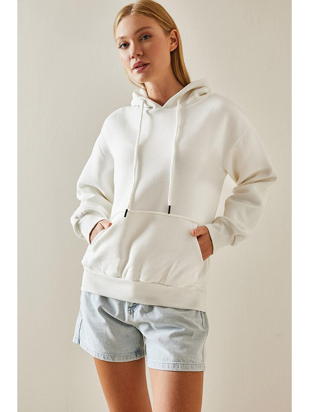 Beyaz Kanguru Cepli Kapüşonlü Sweatshirt 4KXK8-47607-01-1