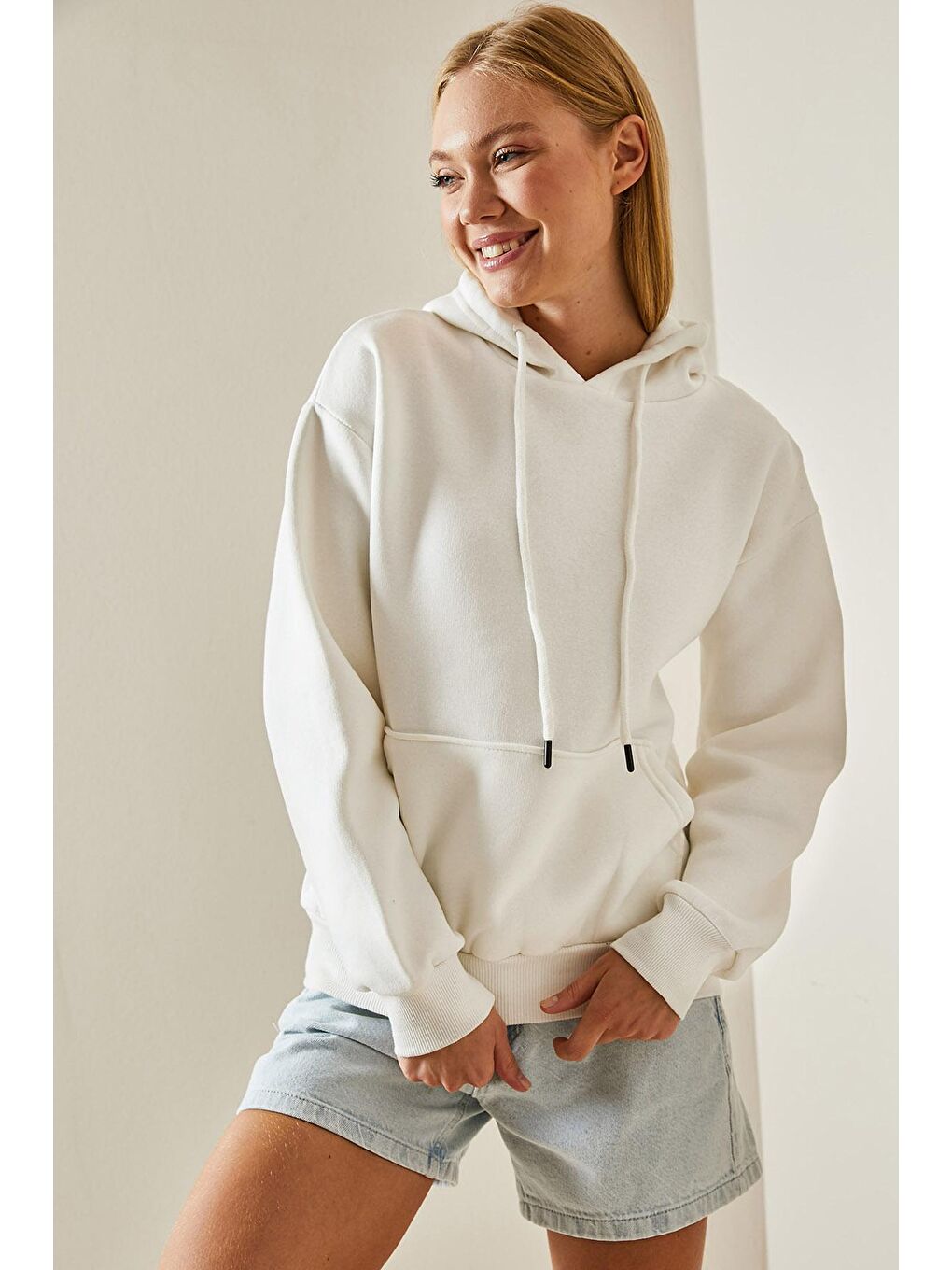 Beyaz Kanguru Cepli Kapüşonlü Sweatshirt 4KXK8-47607-01-3