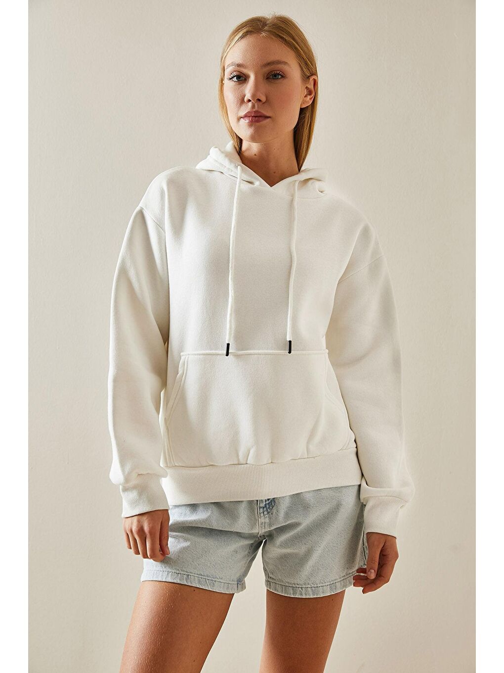 Beyaz Kanguru Cepli Kapüşonlü Sweatshirt 4KXK8-47607-01-4