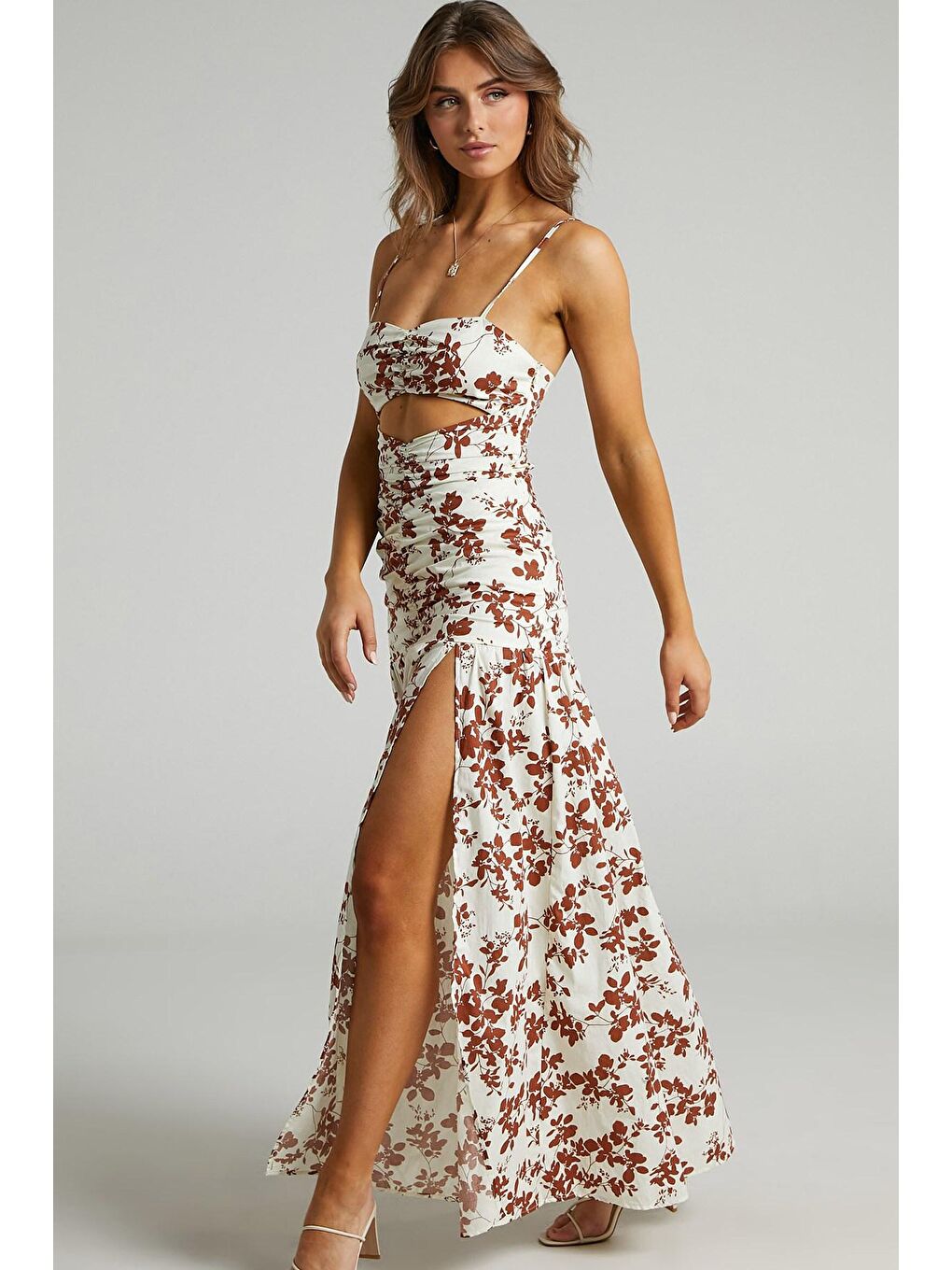 Beyaz Uzun Desenli Dekolteli Kadın Elbise Mg1420