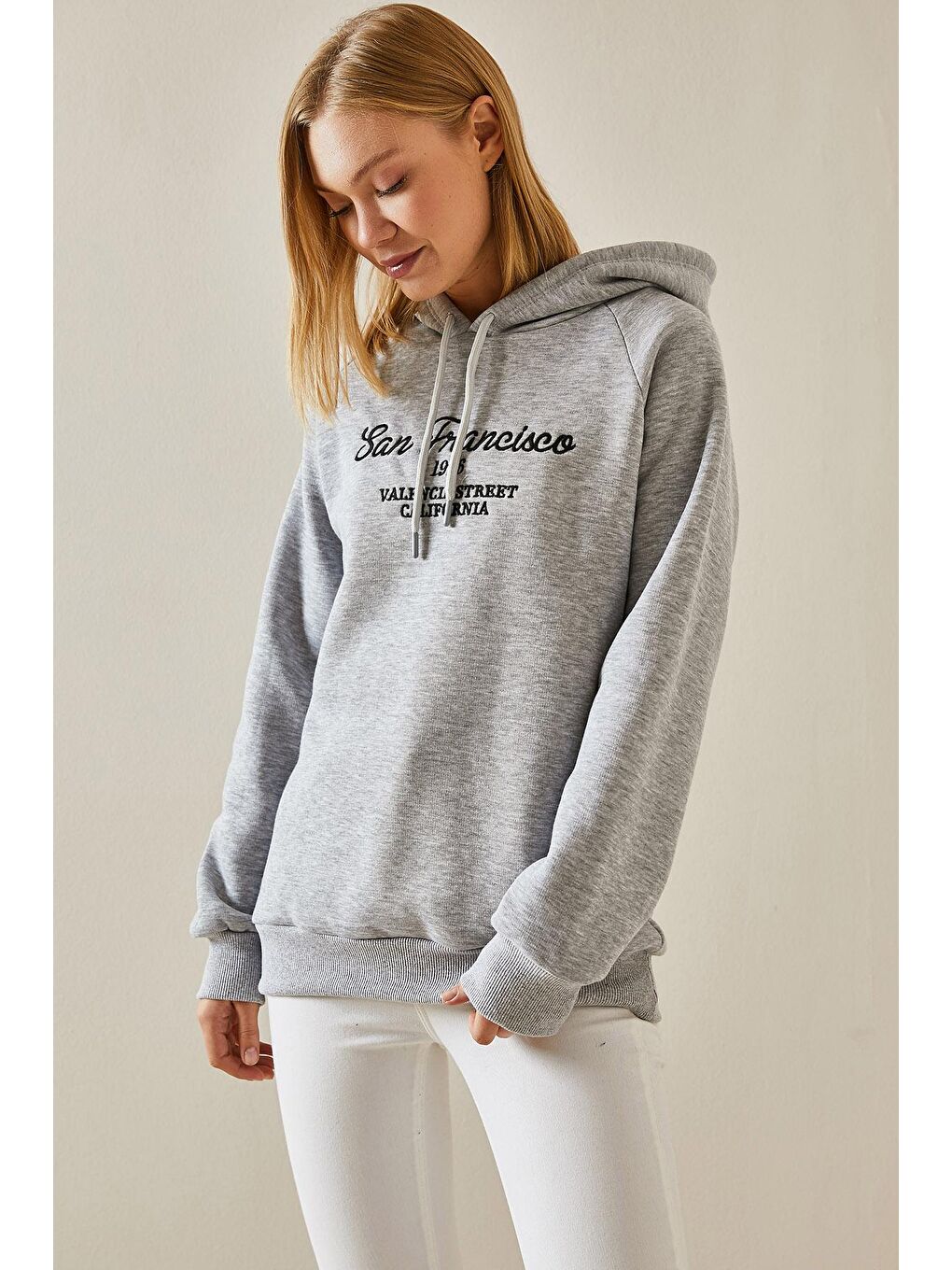 Gri Yazı Detaylı Şardonlu Kapüşonlü Sweatshirt 4KXK8-47599-03-1