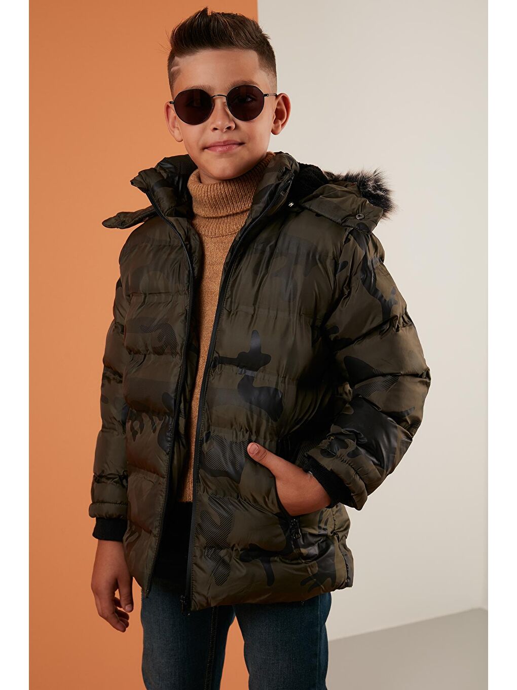Haki Kamuflaj Desenli Peluş Astarlı Çıkarılabilir Kapüşonlu Cepli Kışlık Mont 5760071-1
