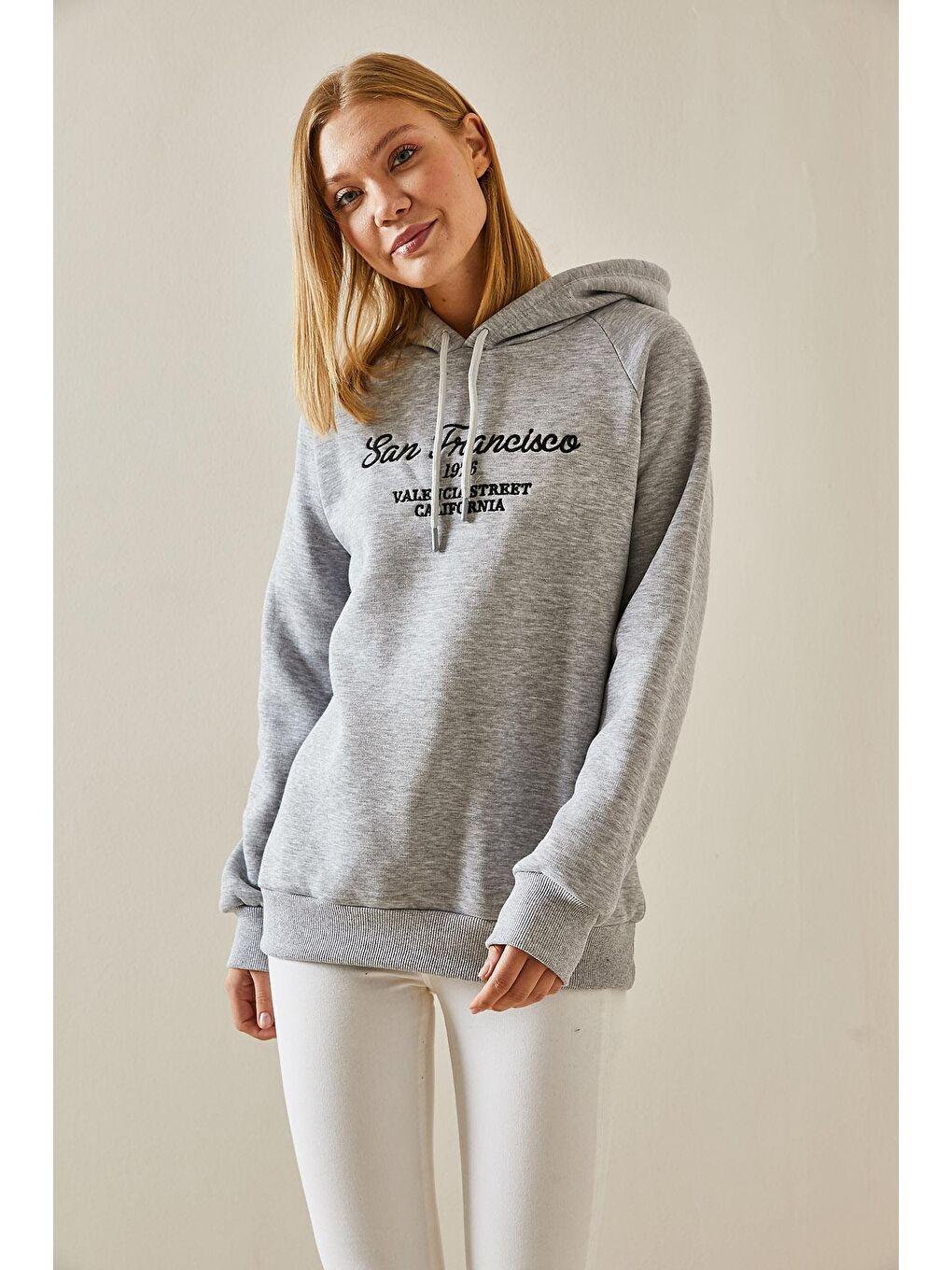 Gri Yazı Detaylı Şardonlu Kapüşonlü Sweatshirt 4KXK8-47599-03-2