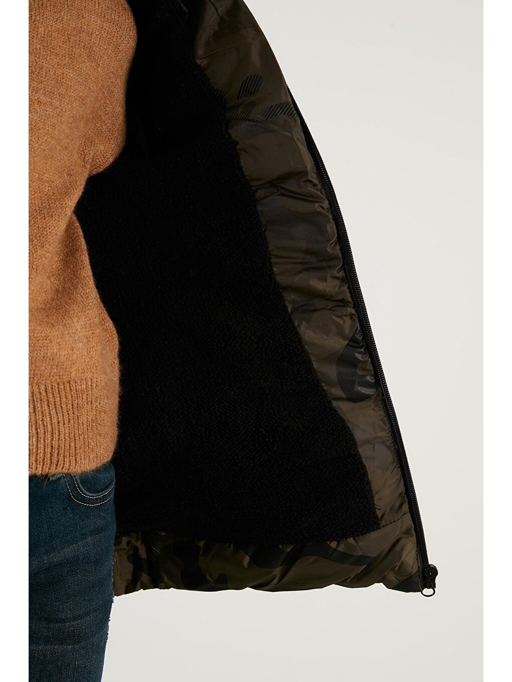 Haki Kamuflaj Desenli Peluş Astarlı Çıkarılabilir Kapüşonlu Cepli Kışlık Mont 5760071-3