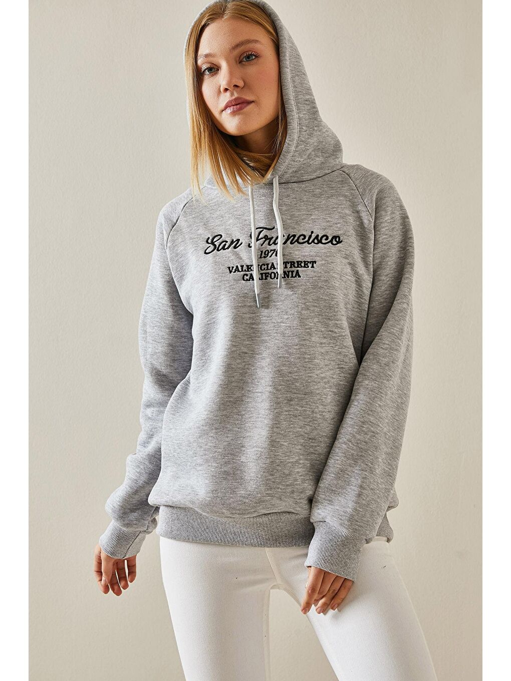 Gri Yazı Detaylı Şardonlu Kapüşonlü Sweatshirt 4KXK8-47599-03-4