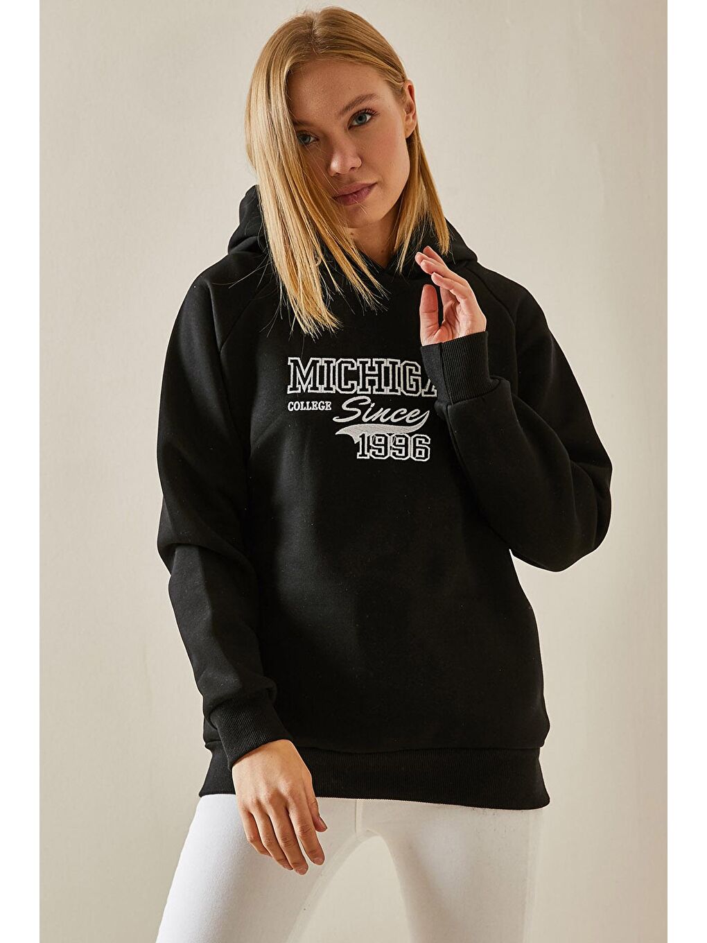 XHAN Siyah Yazı Detaylı Şardonlu Kapüşonlü Sweatshirt 4KXK8-47600-02 - 2