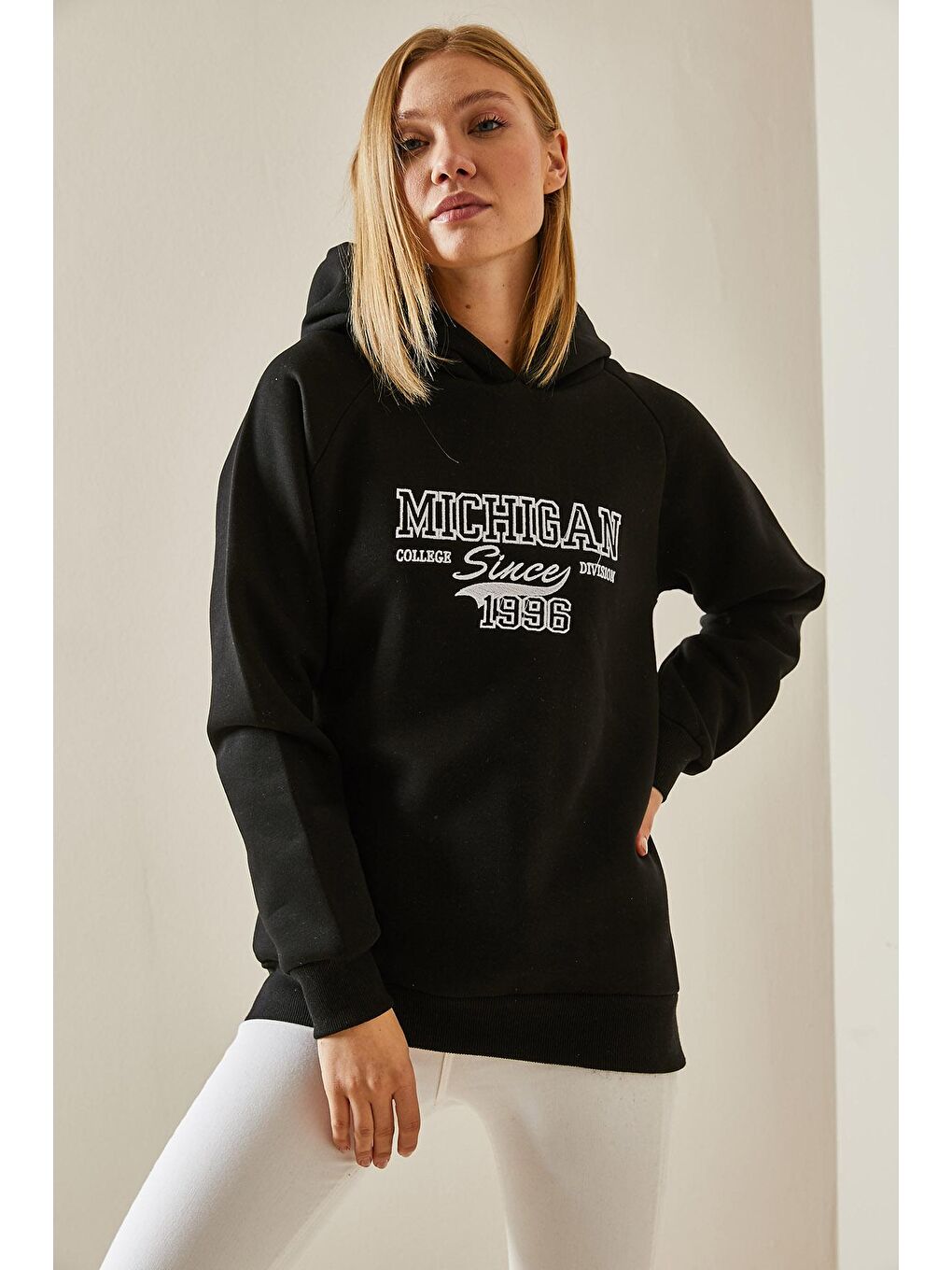 XHAN Siyah Yazı Detaylı Şardonlu Kapüşonlü Sweatshirt 4KXK8-47600-02 - 3