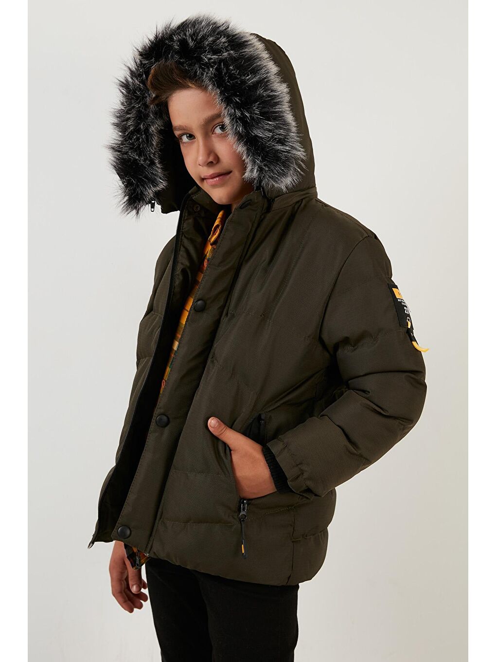 Haki Fermuarlı Suni Kürklü Peluş Astarlı Çıkarılabilir Kapüşonlu Mont 5760026-1