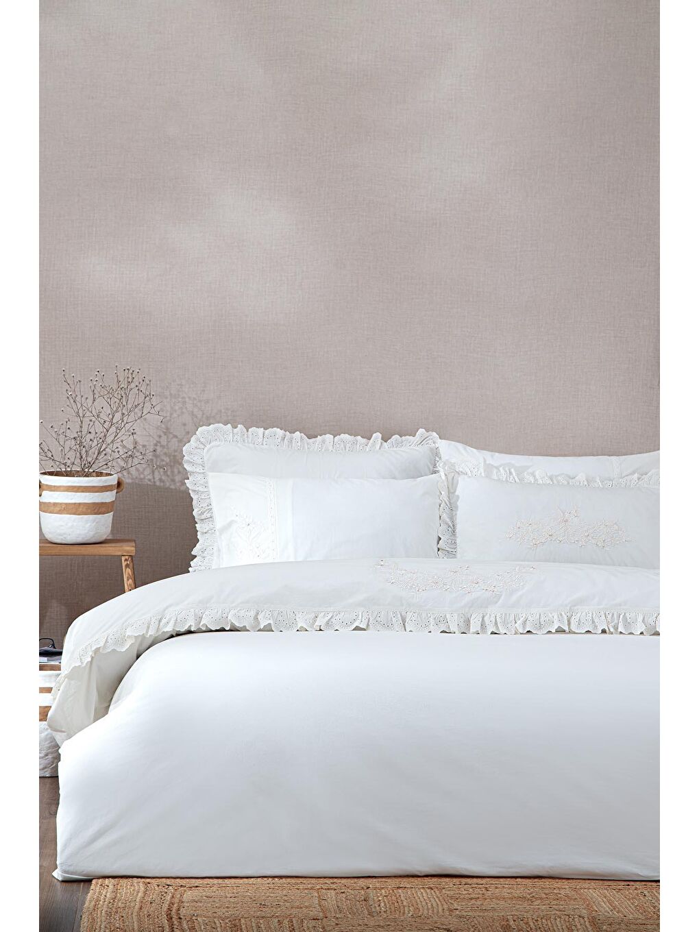 Ekru Elsa Battal Boy Nevresim Takımı %100 Organik Pamuk Perkal Nakışlı Krem 240x220 Cm