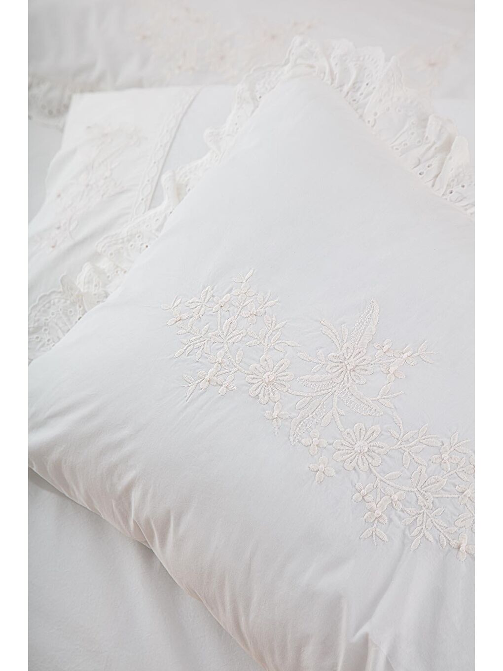 Ekru Elsa Battal Boy Nevresim Takımı %100 Organik Pamuk Perkal Nakışlı Krem 240x220 Cm-2